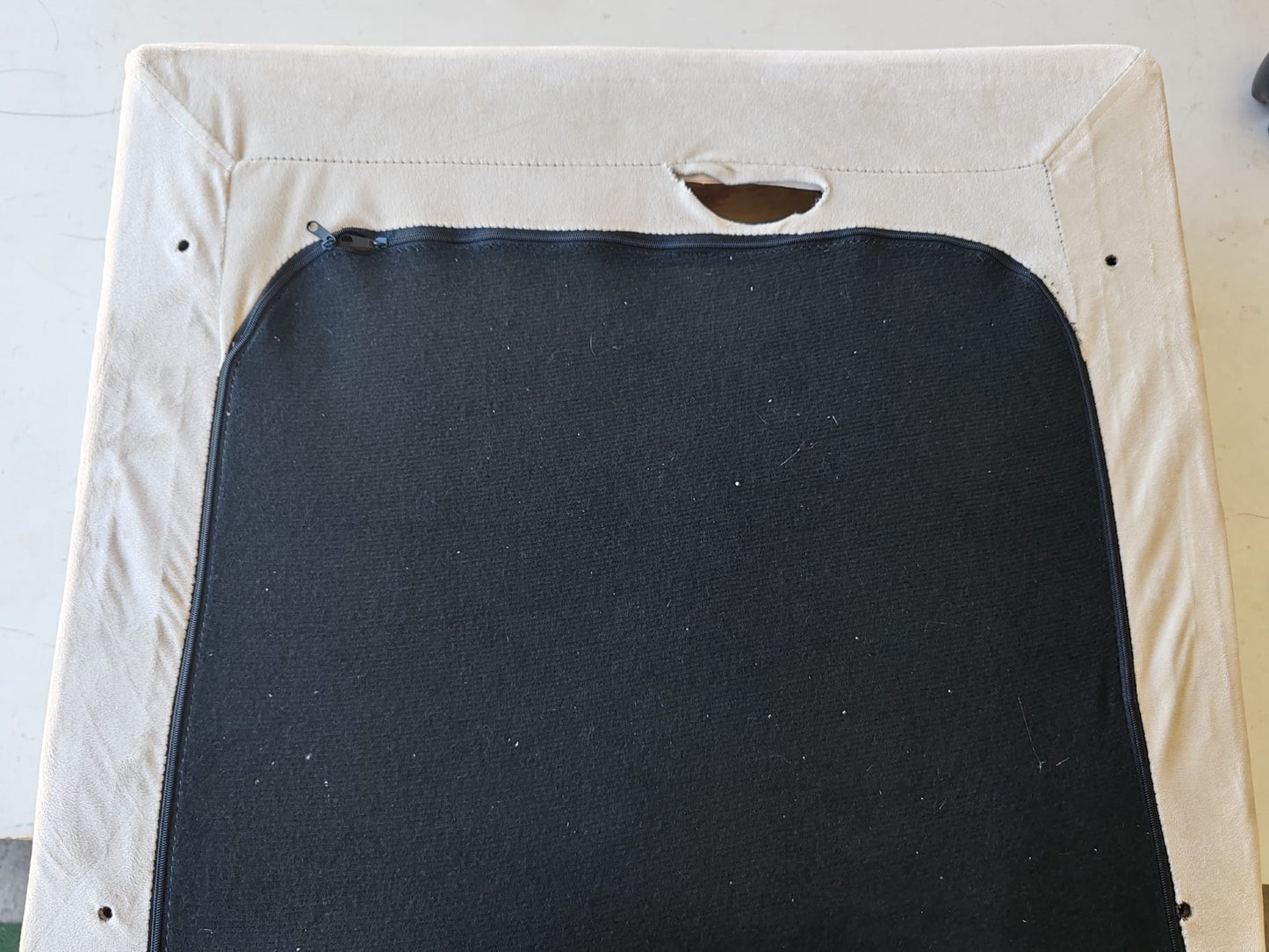 Scaun de relaxare, 65x79x87 cm, alb crem, catifea