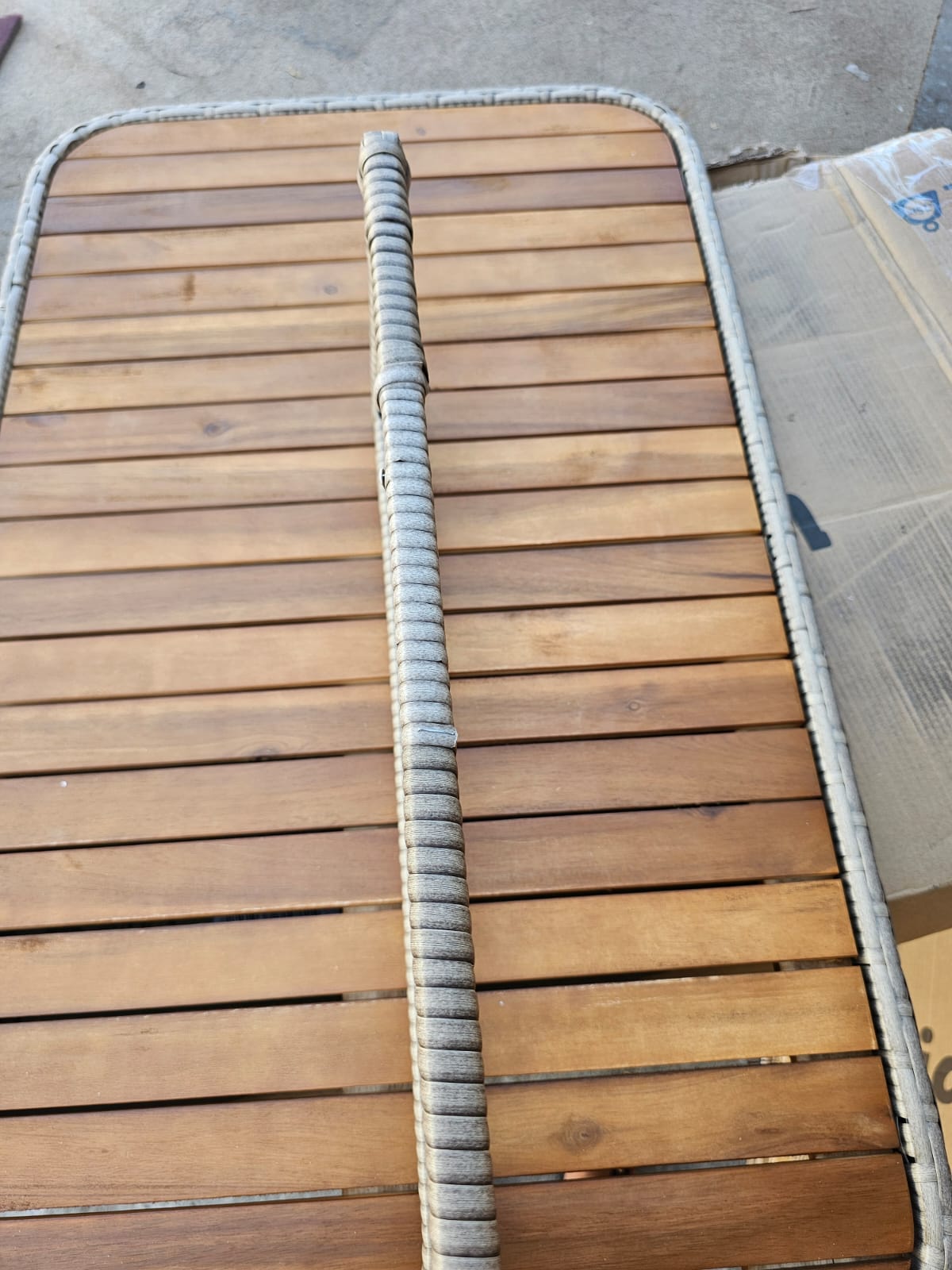 Masă de grădină, bej, 90x55x71 cm, poliratan și lemn de acacia