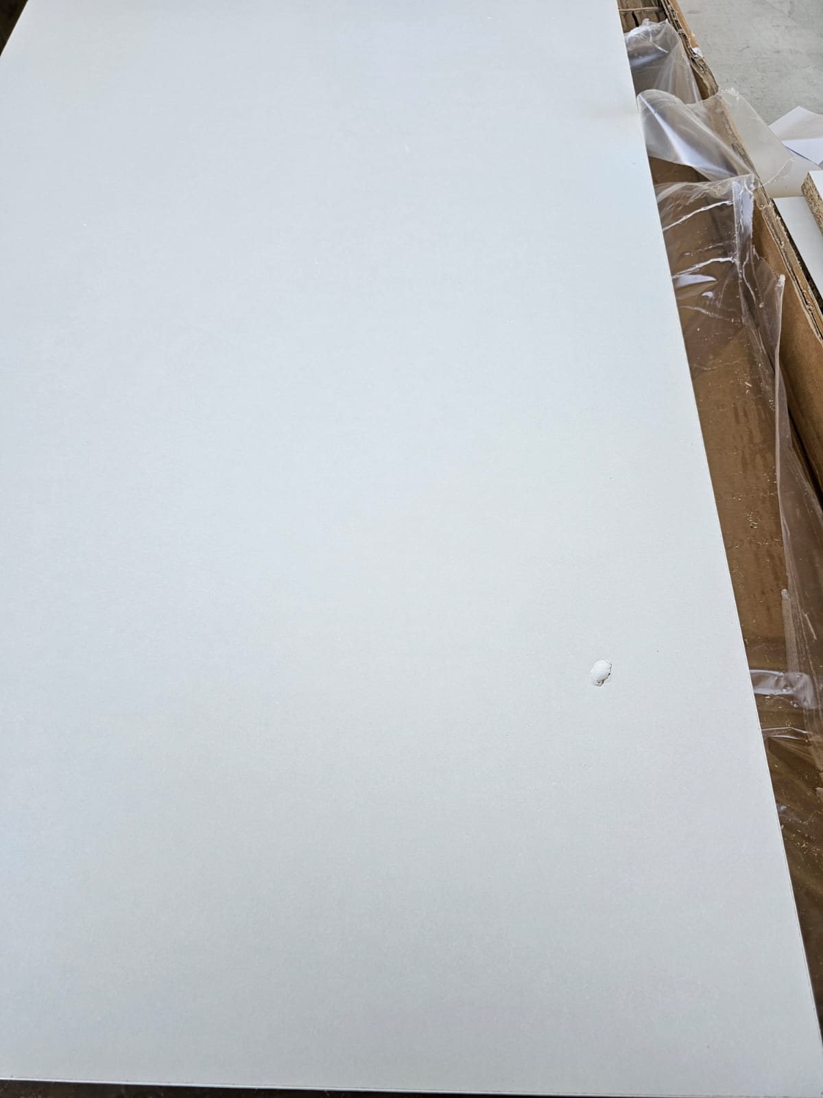 Măsuță de cafea cu lumini LED, alb, 85x55x31 cm