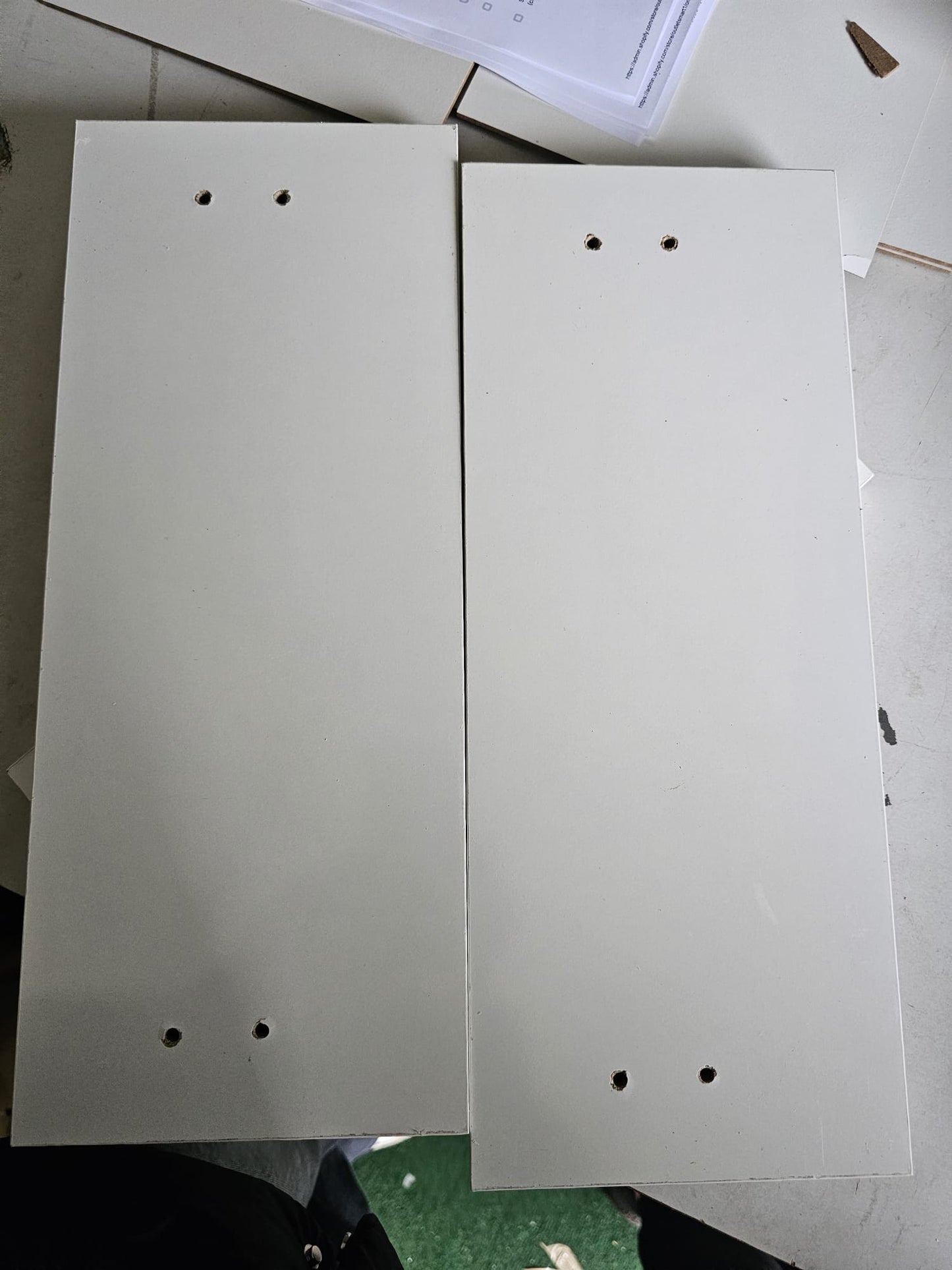 Noptieră & picioare lemn masiv pin alb extralucios 40x35x50 cm