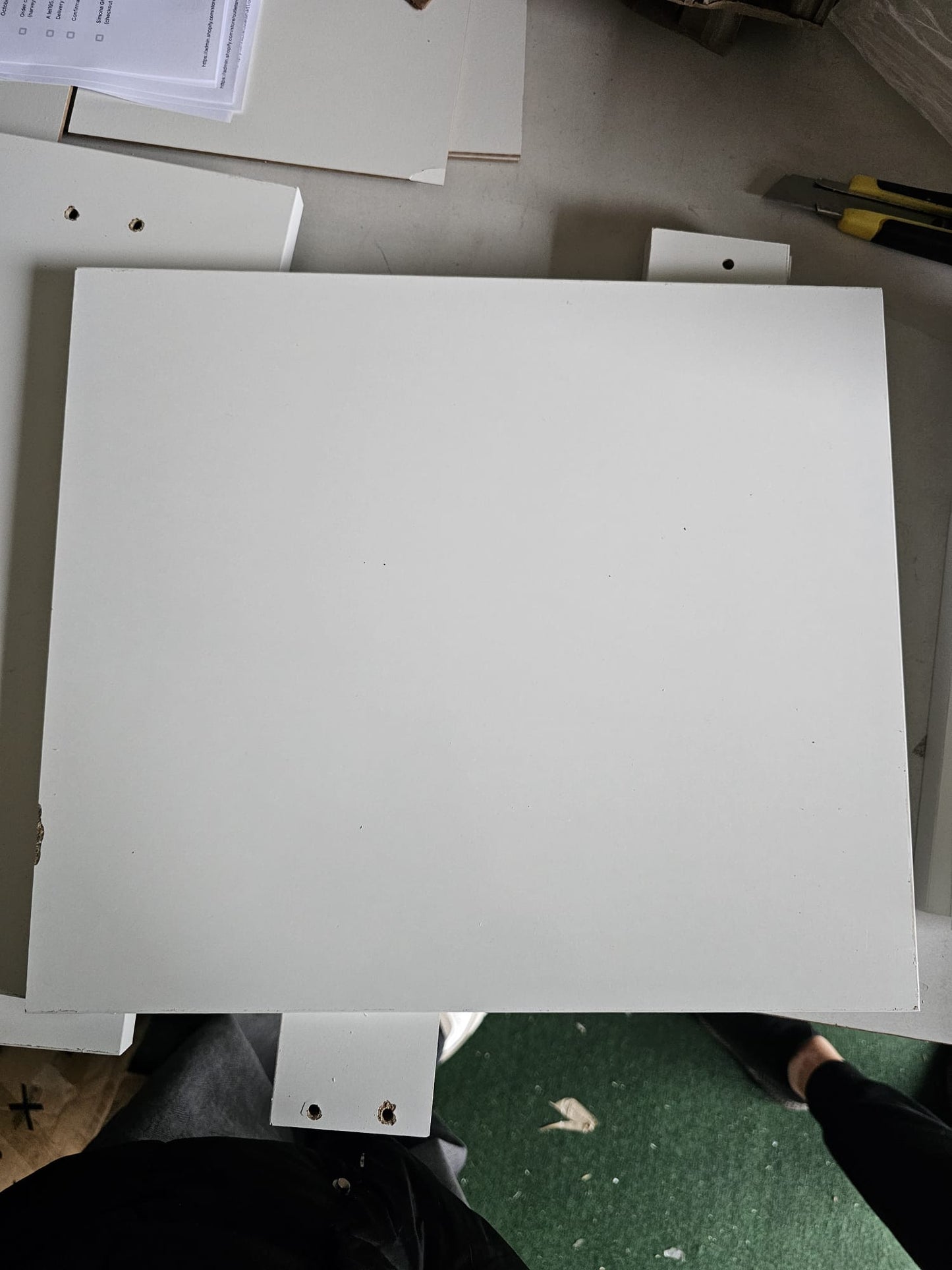 Noptieră & picioare lemn masiv pin alb extralucios 40x35x50 cm