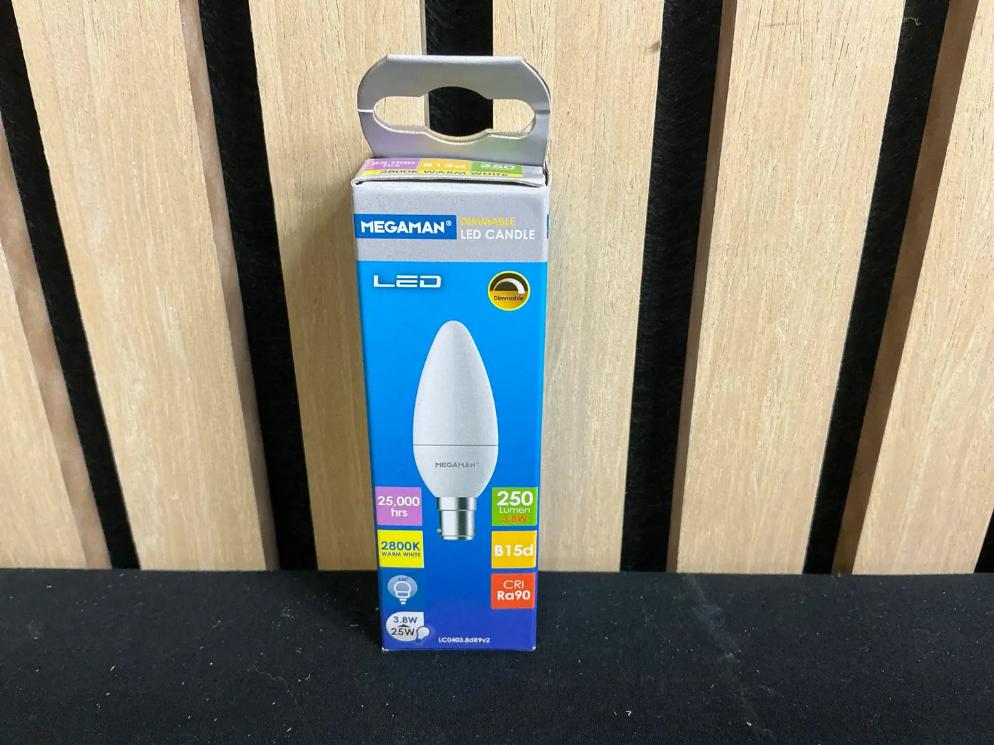 Bec LED Megaman® Candle B15d 3.8W 250lm 2800K – Dimabil, Alb Cald