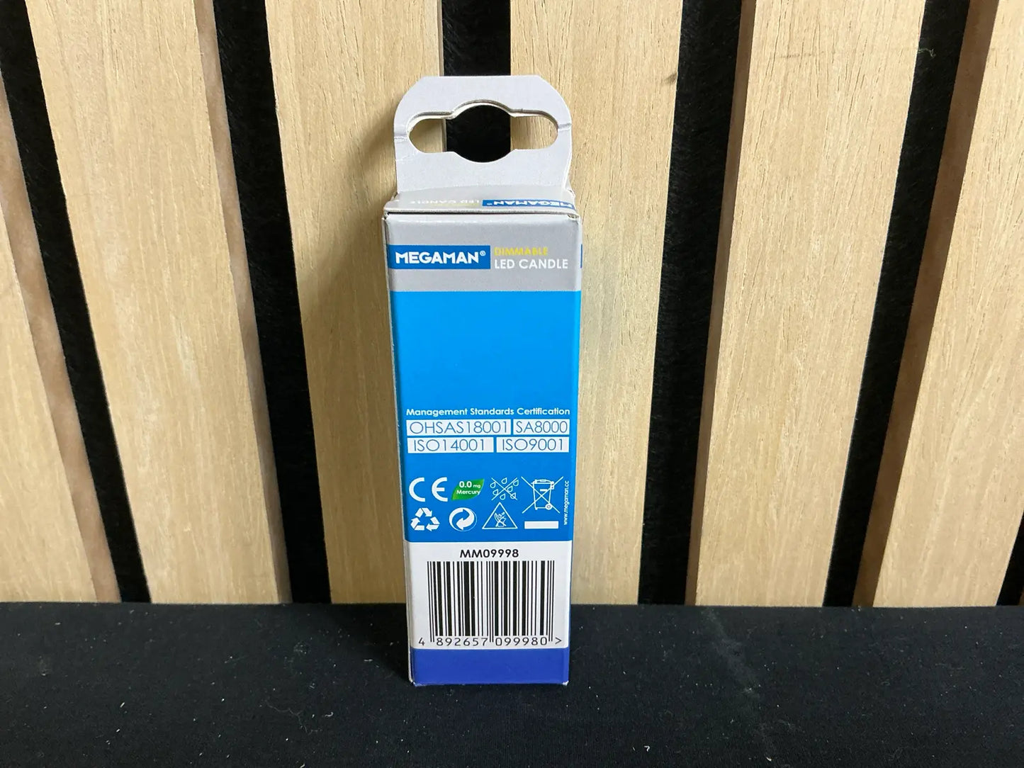 Bec LED Megaman® Candle B15d 3.8W 250lm 2800K – Dimabil, Alb Cald