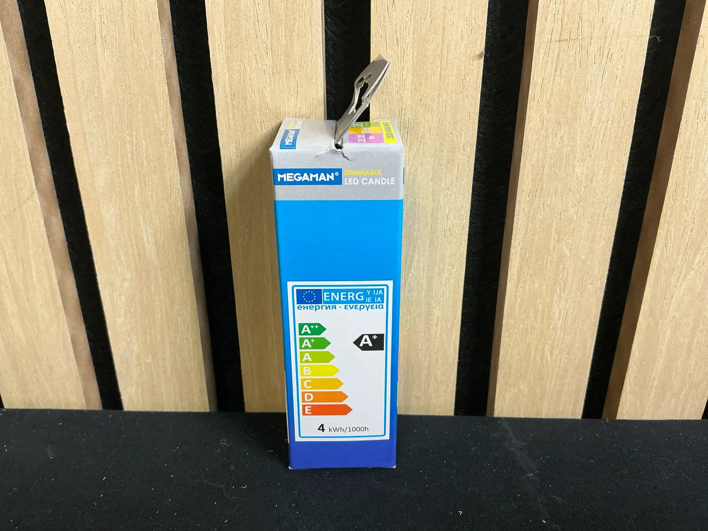Bec LED Megaman® Candle B15d 3.8W 250lm 2800K – Dimabil, Alb Cald