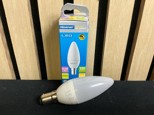 Bec LED Megaman® Candle B15d 3.8W 250lm 2800K – Dimabil, Alb Cald