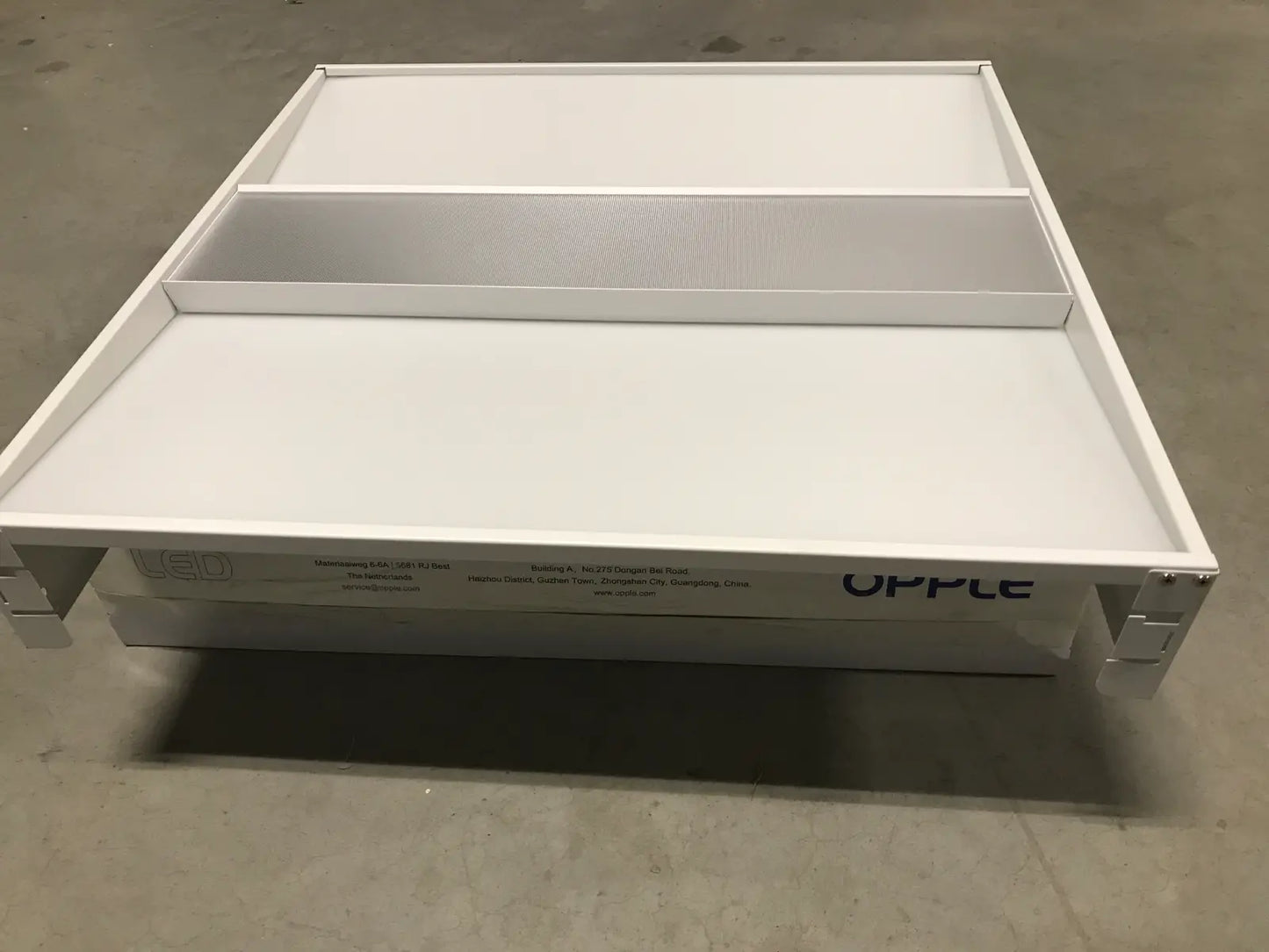 Panou LED profesional OPPLE 60x60 cm – Iluminare eficientă și modernă pentru spații comerciale și birouri
