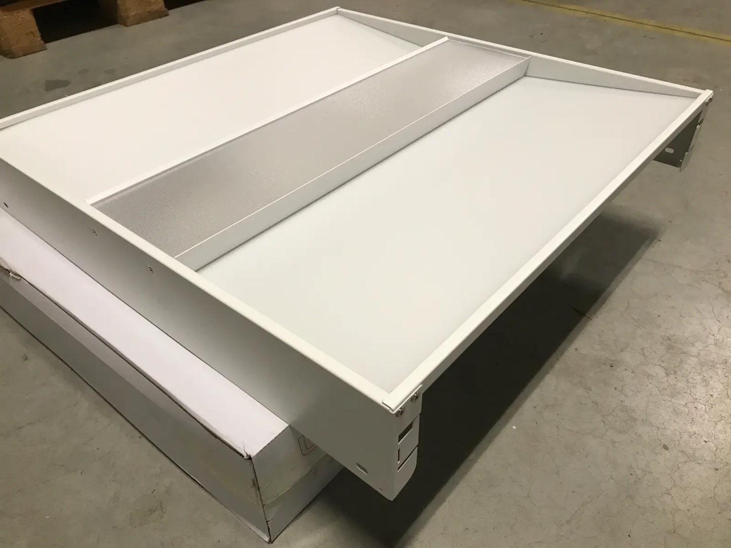 Panou LED profesional OPPLE 60x60 cm – Iluminare eficientă și modernă pentru spații comerciale și birouri