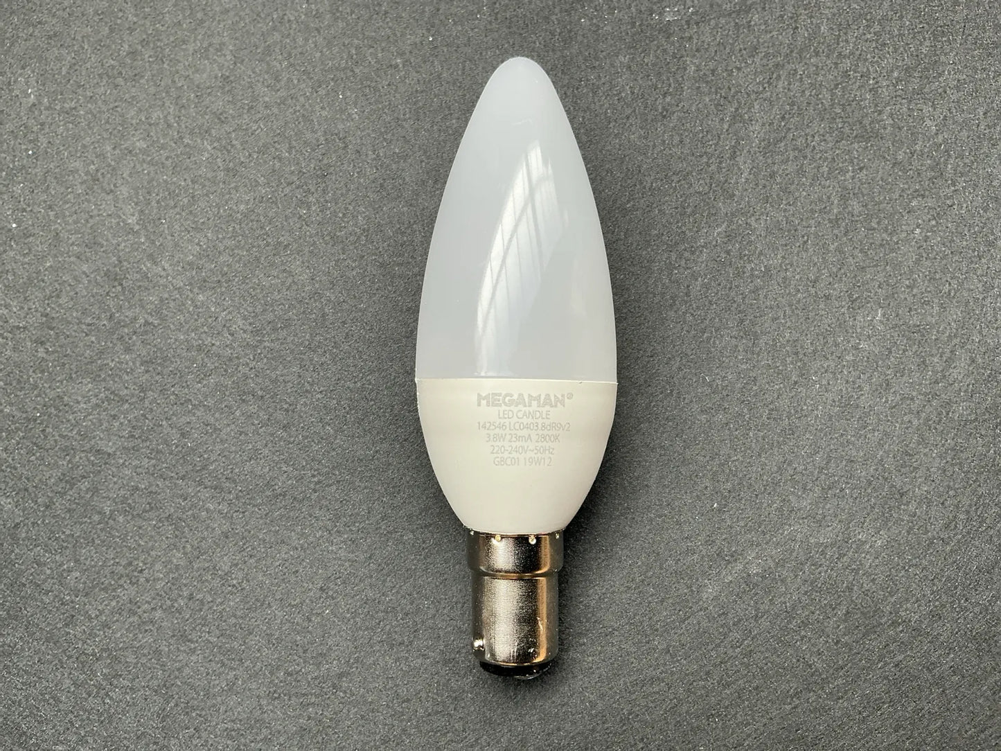 Descriere bec LED Megaman Candle B15d 3.8W 2800K (lumina caldă)