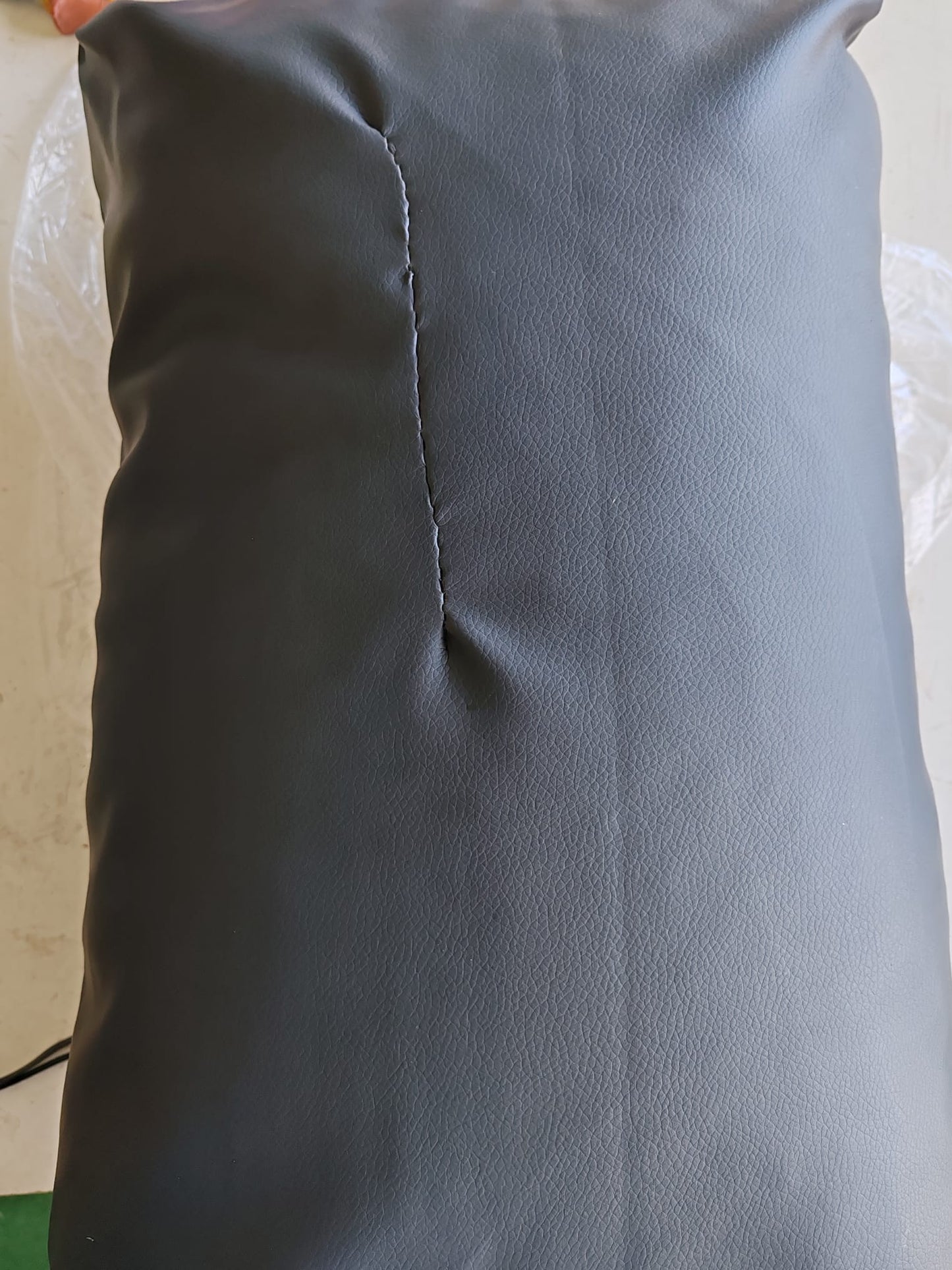 Fotoliu cub, picioare cromate, negru, piele ecologică