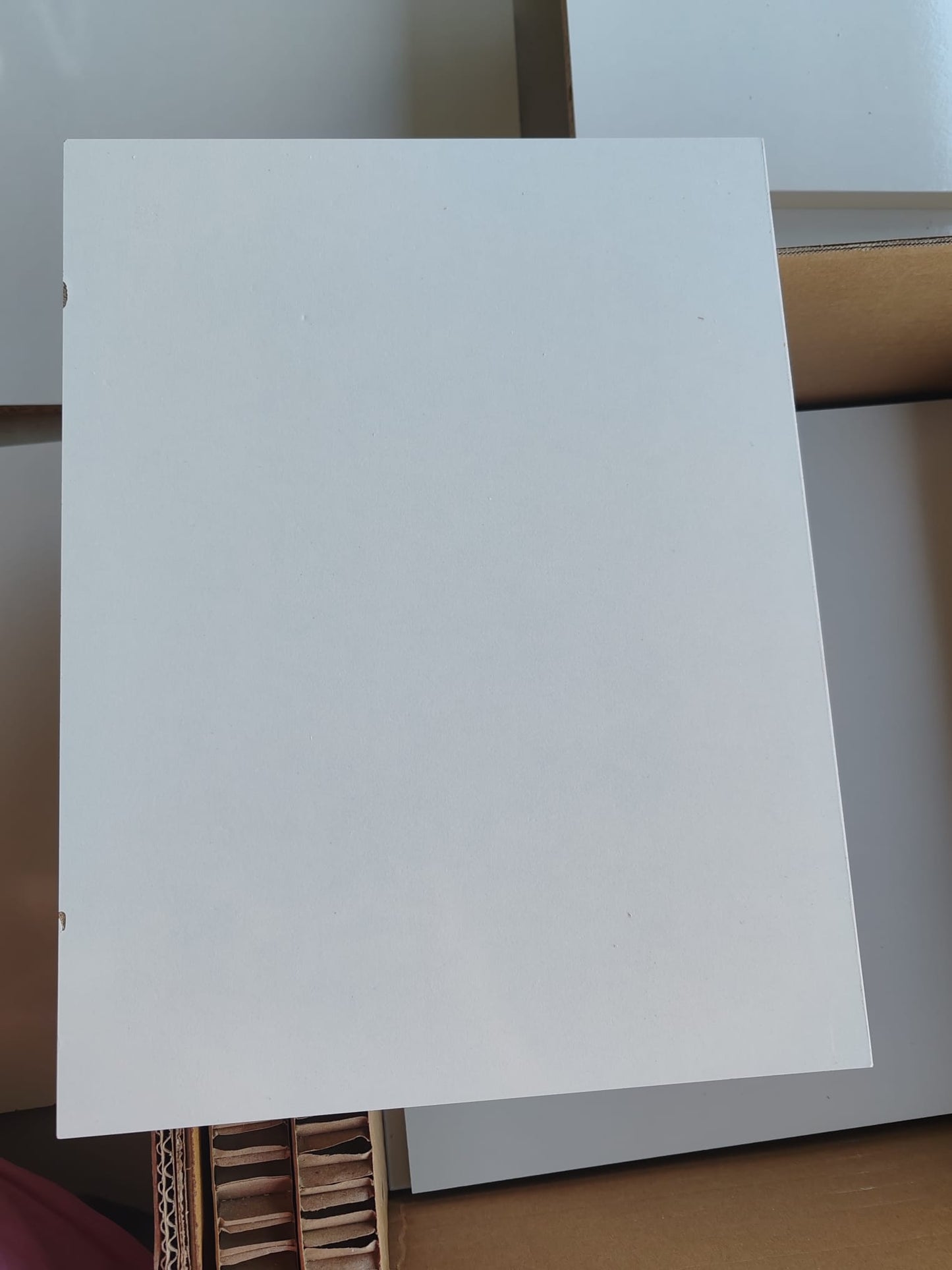 Comodă TV, alb extralucios, 150x30x50 cm, lemn compozit