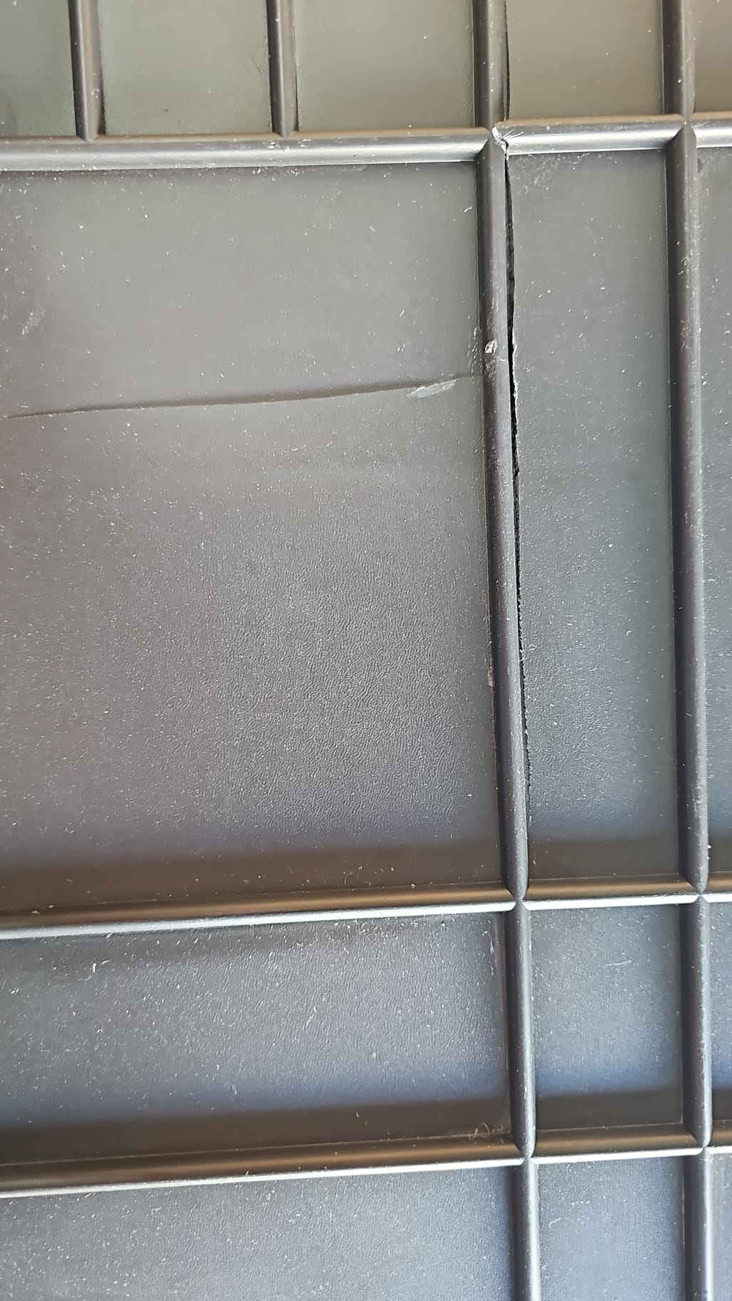 Carcasă arme, turnată din plastic, rezistentă la apă, cu roți