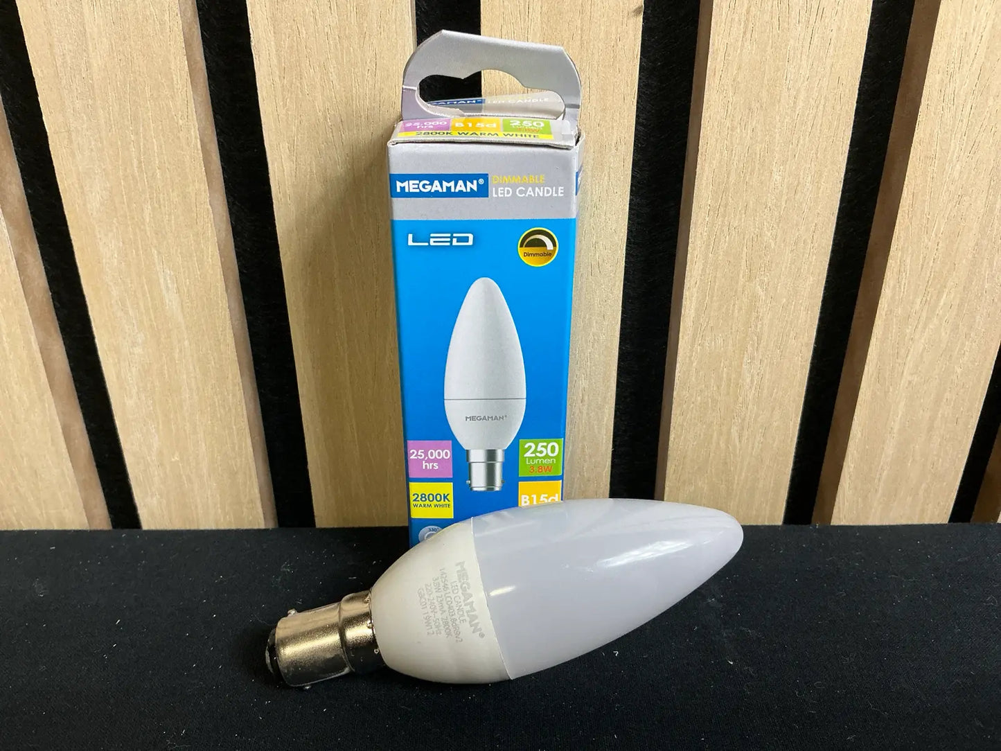 Bec LED Megaman® Candle B15d 3.8W 250lm 2800K – Dimabil, Alb Cald